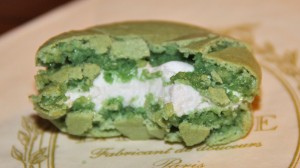 almande incroyable green macaron laduree